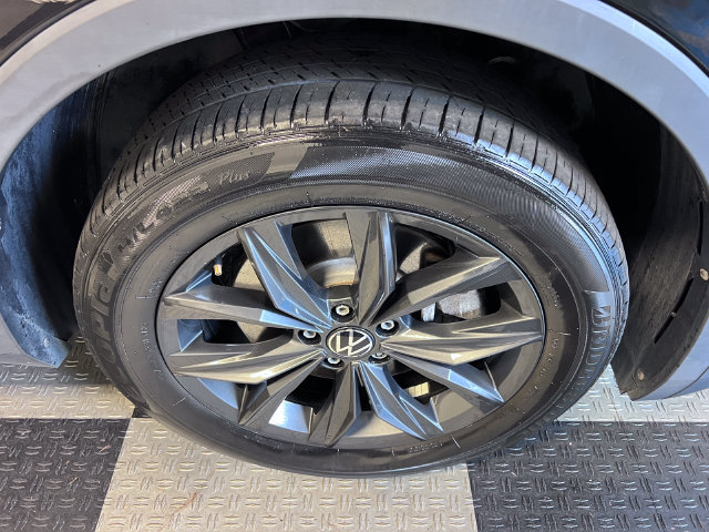 Certified 2024 Volkswagen Tiguan SE FWD image 10