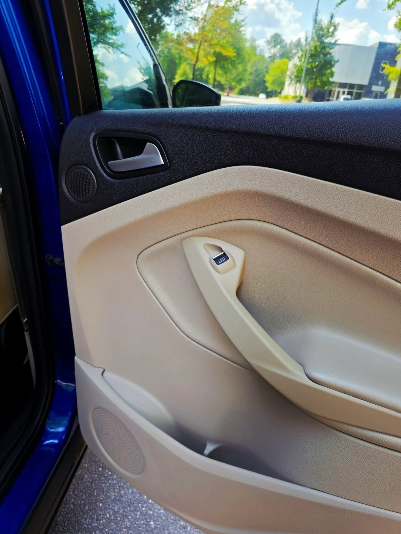 Used 2017 Ford Escape Titanium FWD image 32
