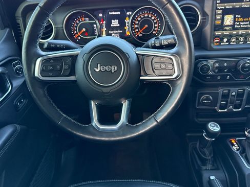 Used 2018 Jeep Wrangler Unlimited Sahara image 18