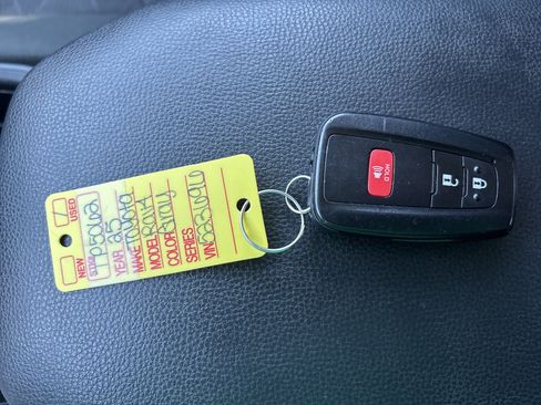 Used 2025 Toyota RAV4 XLE AWD/4WD image 28