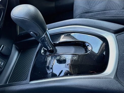 Used 2014 Nissan Rogue SV FWD image 19