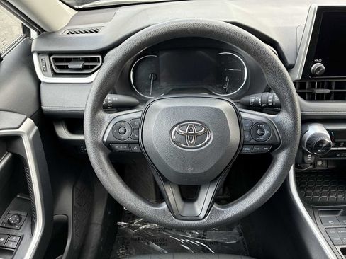 Used 2025 Toyota RAV4 XLE AWD/4WD image 11