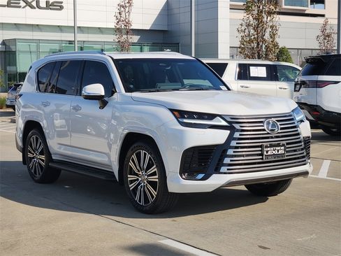 Certified 2025 Lexus LX 600 4WD w/ Luxury Package image 3