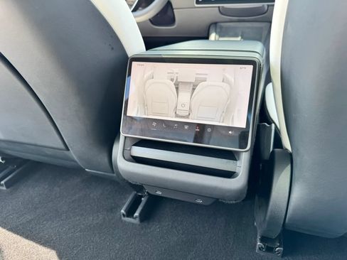 Used 2025 Tesla Model 3 Long Range AWD/4WD image 16