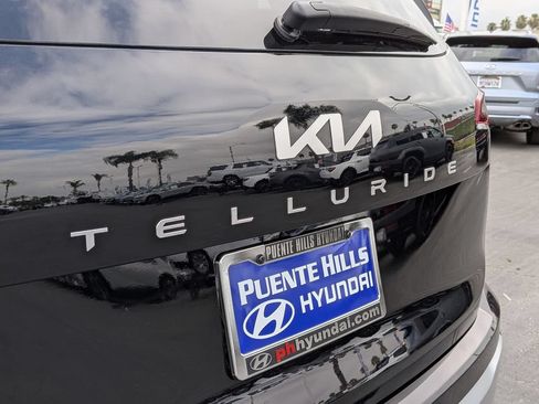 Used 2023 Kia Telluride LX FWD image 10