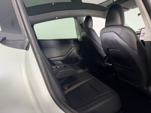 Used 2024 Tesla Model Y Long Range image 27