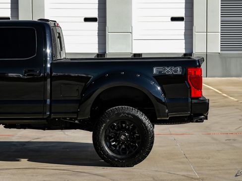 Used 2022 Ford F250 Lariat w/ Black Appearance Package image 7