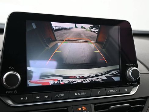 Used 2024 Nissan Altima 2.5 SV FWD image 19