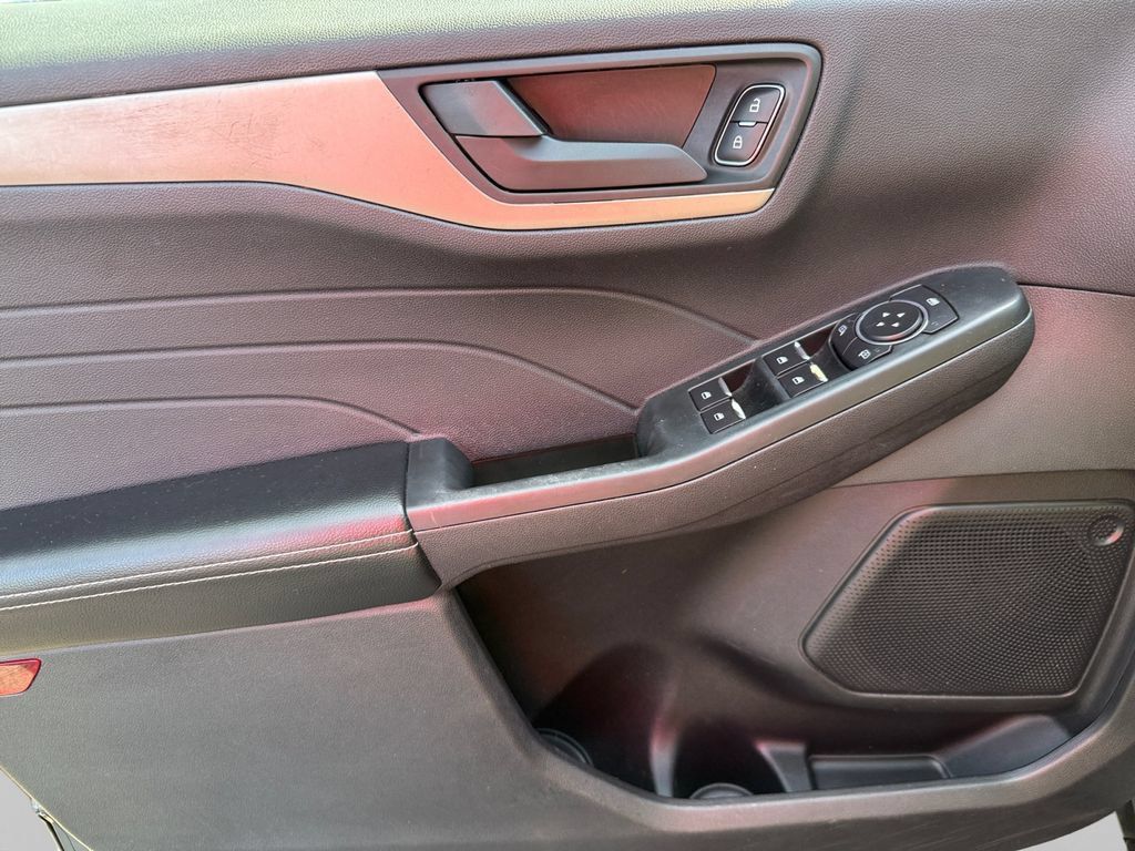 Used 2022 Ford Escape SE FWD image 11
