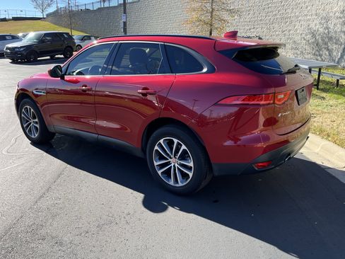 Used 2018 Jaguar F-PACE Premium image 5