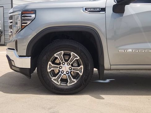 Used 2025 GMC Sierra 1500 SLT RWD image 8