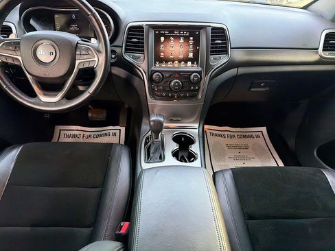 Used 2017 Jeep Grand Cherokee Altitude image 18