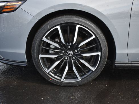 Used 2023 Honda Accord Touring image 11