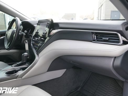 Used 2021 Toyota Camry SE image 39