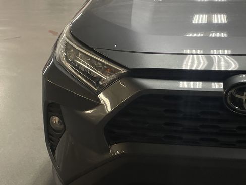 Used 2019 Toyota RAV4 XLE image 5