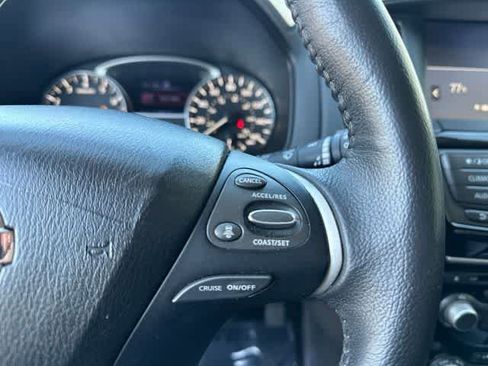 Used 2020 Nissan Pathfinder SV AWD/4WD image 10