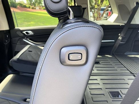 Used 2025 BMW X7 xDrive40i AWD/4WD image 32