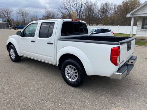 Used 2017 Nissan Frontier SV image 3