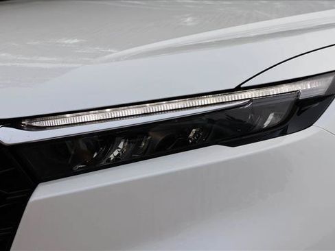 Used 2023 Honda CR-V EX image 11