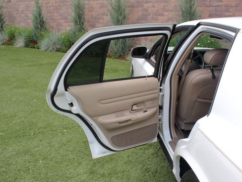 Used 1999 Ford Crown Victoria LX RWD image 40