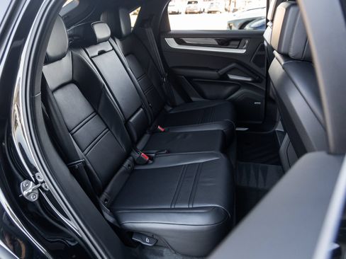 Certified 2026 Porsche Cayenne Coupe AWD/4WD image 37