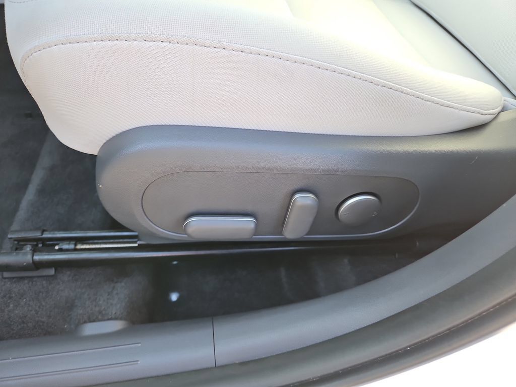 Used 2025 Hyundai Kona SEL FWD image 18