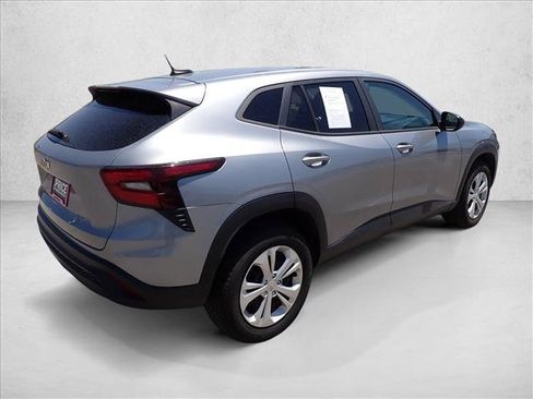 Used 2024 Chevrolet Trax LS w/ Driver Confidence Package FWD image 4