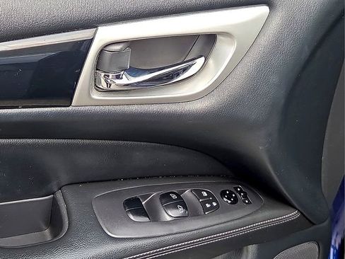 Used 2020 Nissan Pathfinder SV FWD image 16