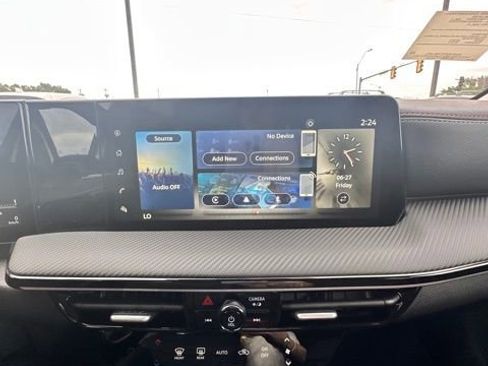 New 2025 Nissan Kicks SR image 15