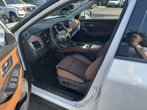 Used 2026 Nissan Rogue Platinum w/ Platinum Premium Package AWD/4WD image 3
