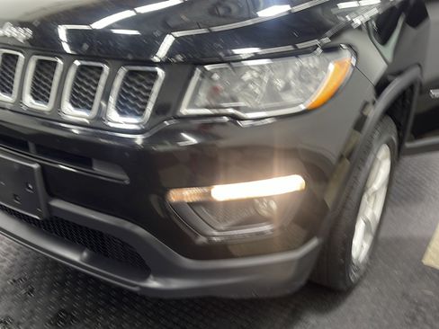 Used 2020 Jeep Compass Latitude AWD/4WD image 26