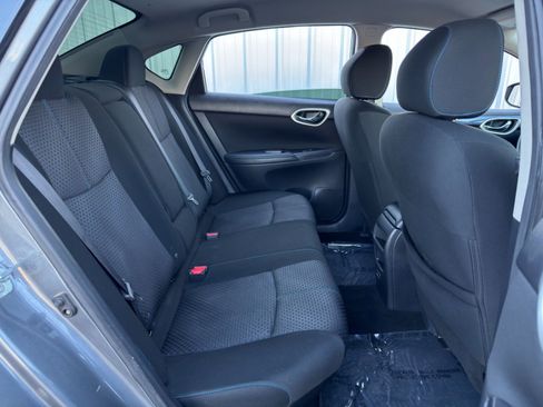 Used 2019 Nissan Sentra SR w/ Exterior Package image 31