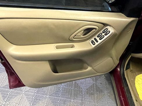 Used 2003 MAZDA Tribute ES image 25