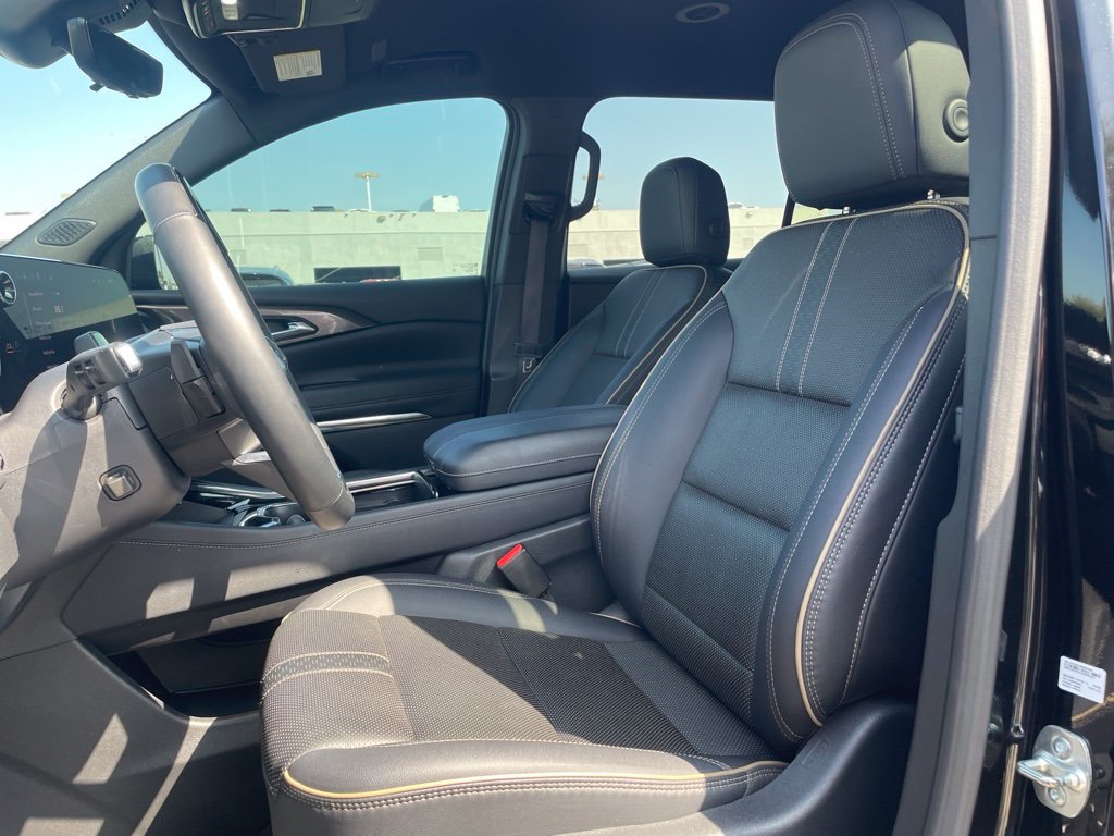 Used 2025 Chevrolet Traverse High Country w/ LPO, Floor Liner Package FWD image 7
