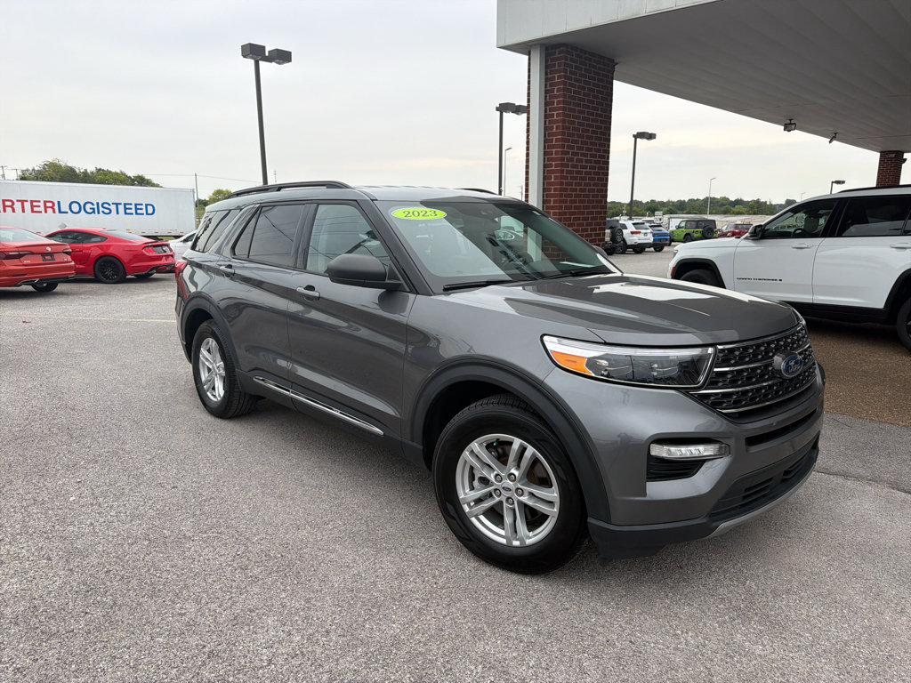 Used 2023 Ford Explorer XLT w/ Equipment Group 202A RWD image 3