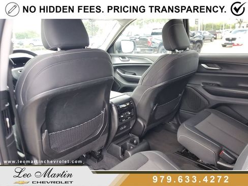 Used 2023 Jeep Grand Cherokee L Laredo RWD image 10