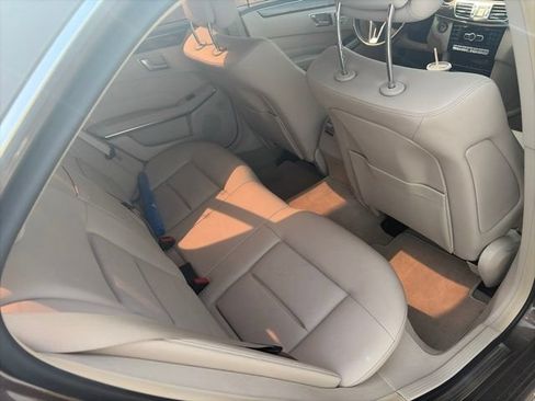 Used 2014 Mercedes-Benz E 250 BlueTEC 4MATIC Sedan image 4