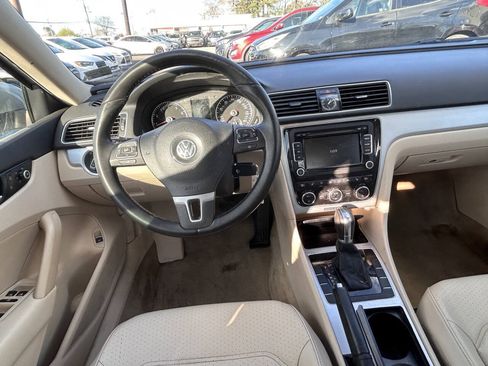 Used 2012 Volkswagen Passat 2.5 SE FWD image 8