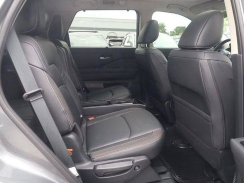 Certified 2025 Nissan Pathfinder SL w/ SL Premium Package FWD image 21