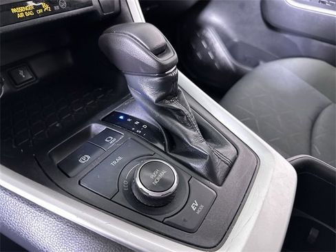 Used 2022 Toyota RAV4 XLE image 16