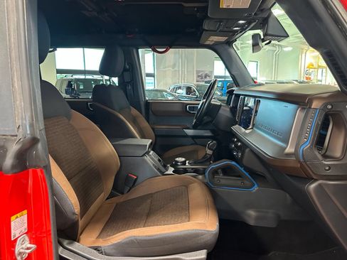 Used 2023 Ford Bronco Outer Banks w/ Sasquatch Package AWD/4WD image 31