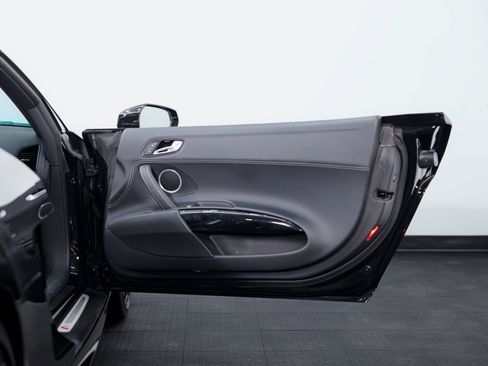 Used 2015 Audi R8 V10 w/ Full Leather Package image 25