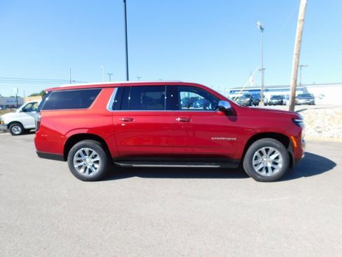 New 2025 Chevrolet Suburban Premier image 2