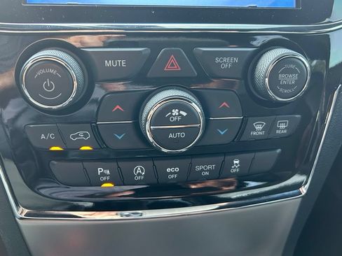 Used 2021 Jeep Grand Cherokee Altitude AWD/4WD image 29