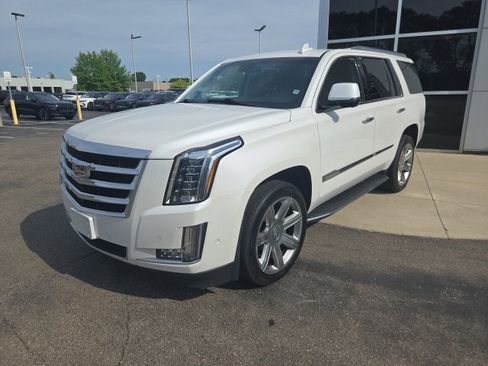 Used 2018 Cadillac Escalade Luxury image 9