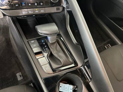 Certified 2025 Hyundai Elantra SEL image 51