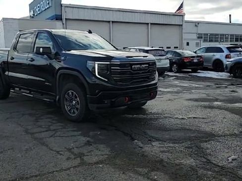 Used 2024 GMC Sierra 1500 AT4 w/ AT4 Preferred Package image 9
