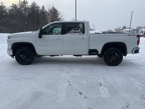 Used 2025 Chevrolet Silverado 3500 LT image 7