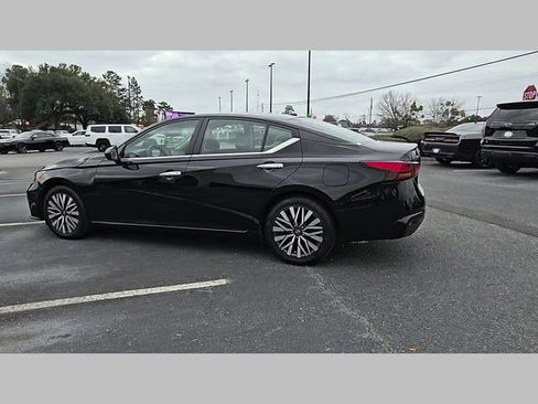 Used 2024 Nissan Altima 2.5 SV image 25