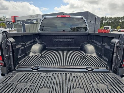 Used 2025 Nissan Frontier SV image 12